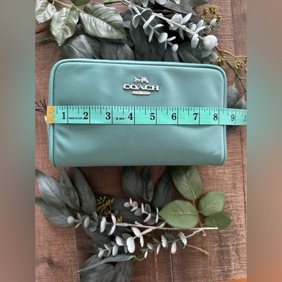 Coach Bag Cosmetic NWT - Picture 6 of 7